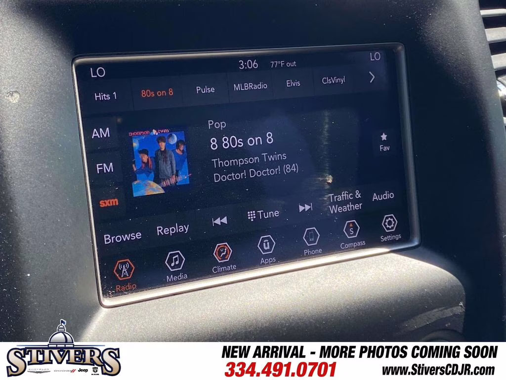 2019 Granite Crystal Metallic Clearcoat Jeep Grand Cherokee Laredo E RWD SUV