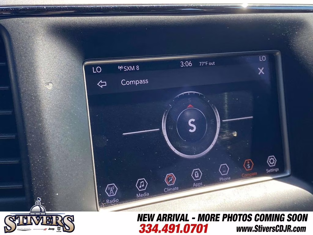 2019 Granite Crystal Metallic Clearcoat Jeep Grand Cherokee Laredo E RWD SUV