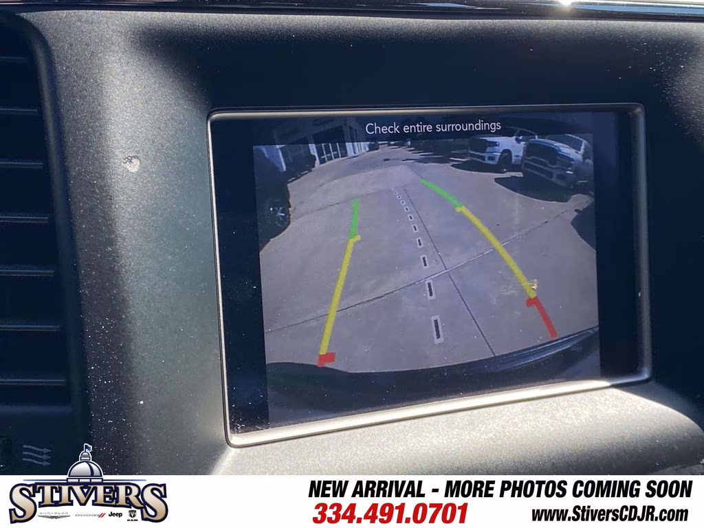 2019 Granite Crystal Metallic Clearcoat Jeep Grand Cherokee Laredo E RWD SUV