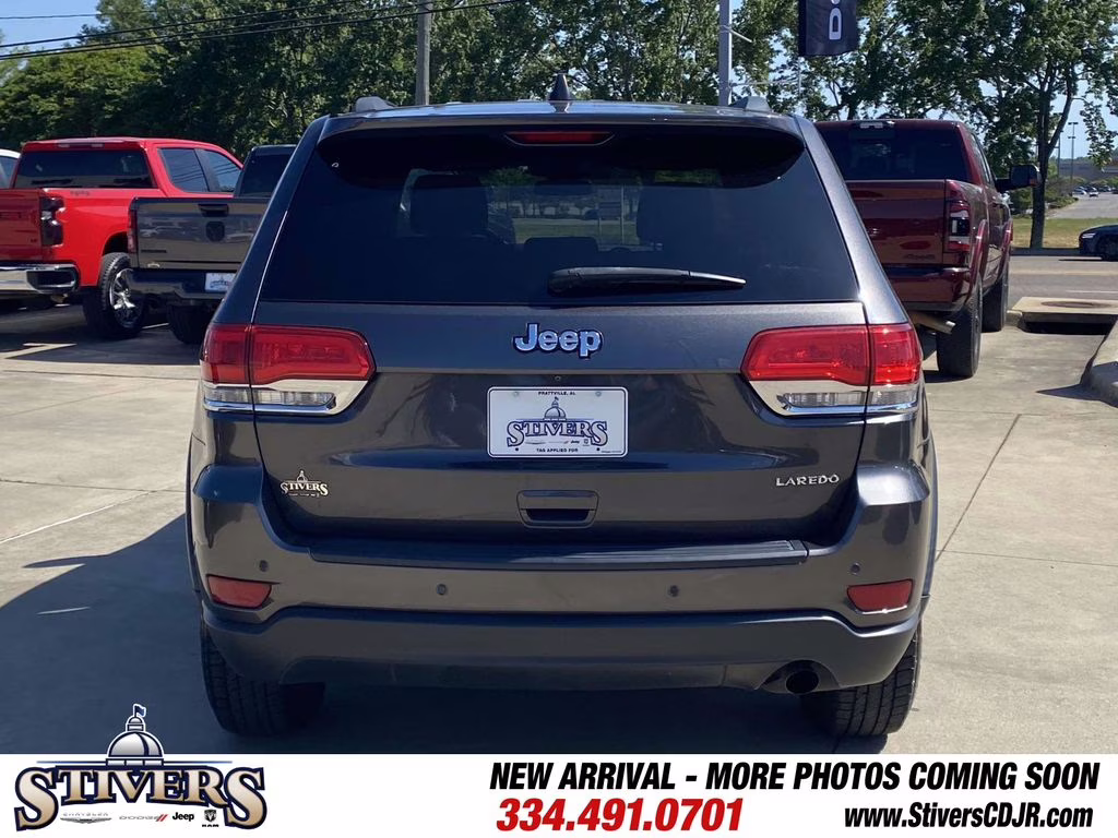 2019 Granite Crystal Metallic Clearcoat Jeep Grand Cherokee Laredo E RWD SUV