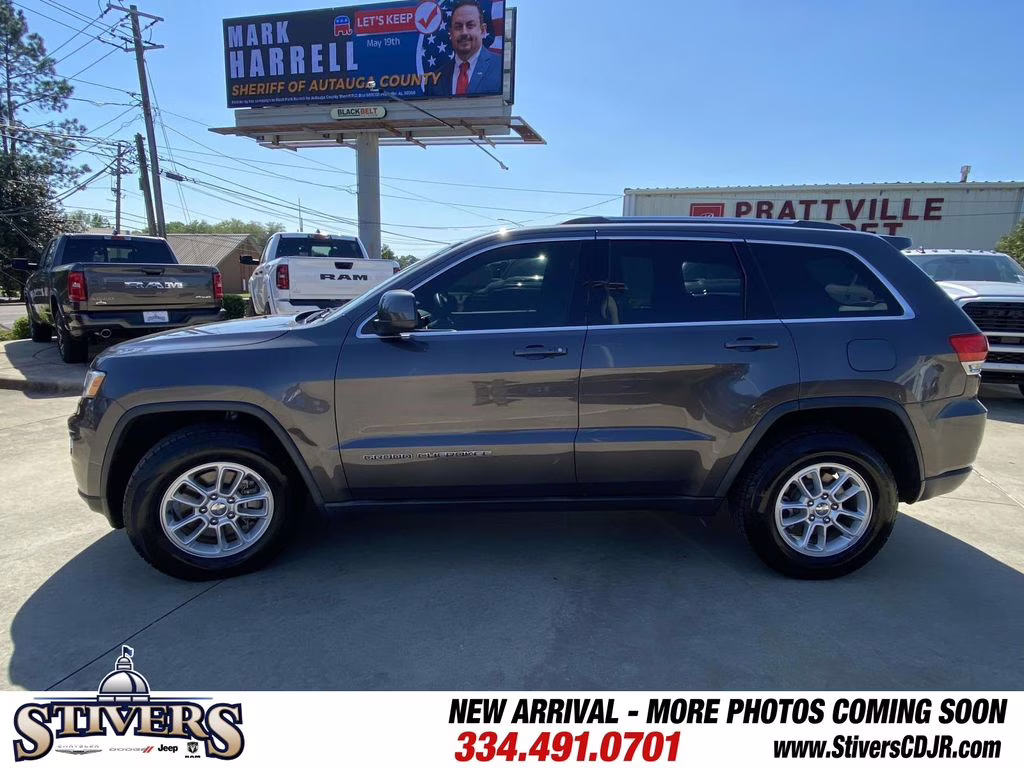2019 Granite Crystal Metallic Clearcoat Jeep Grand Cherokee Laredo E RWD SUV
