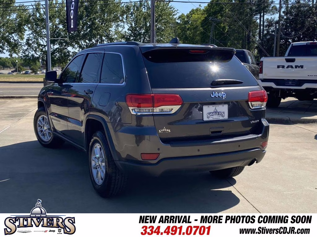 2019 Granite Crystal Metallic Clearcoat Jeep Grand Cherokee Laredo E RWD SUV