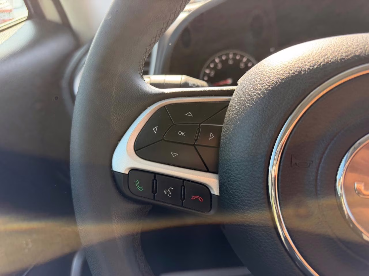 2020 Alpine White Clearcoat Jeep Renegade Latitude FWD SUV