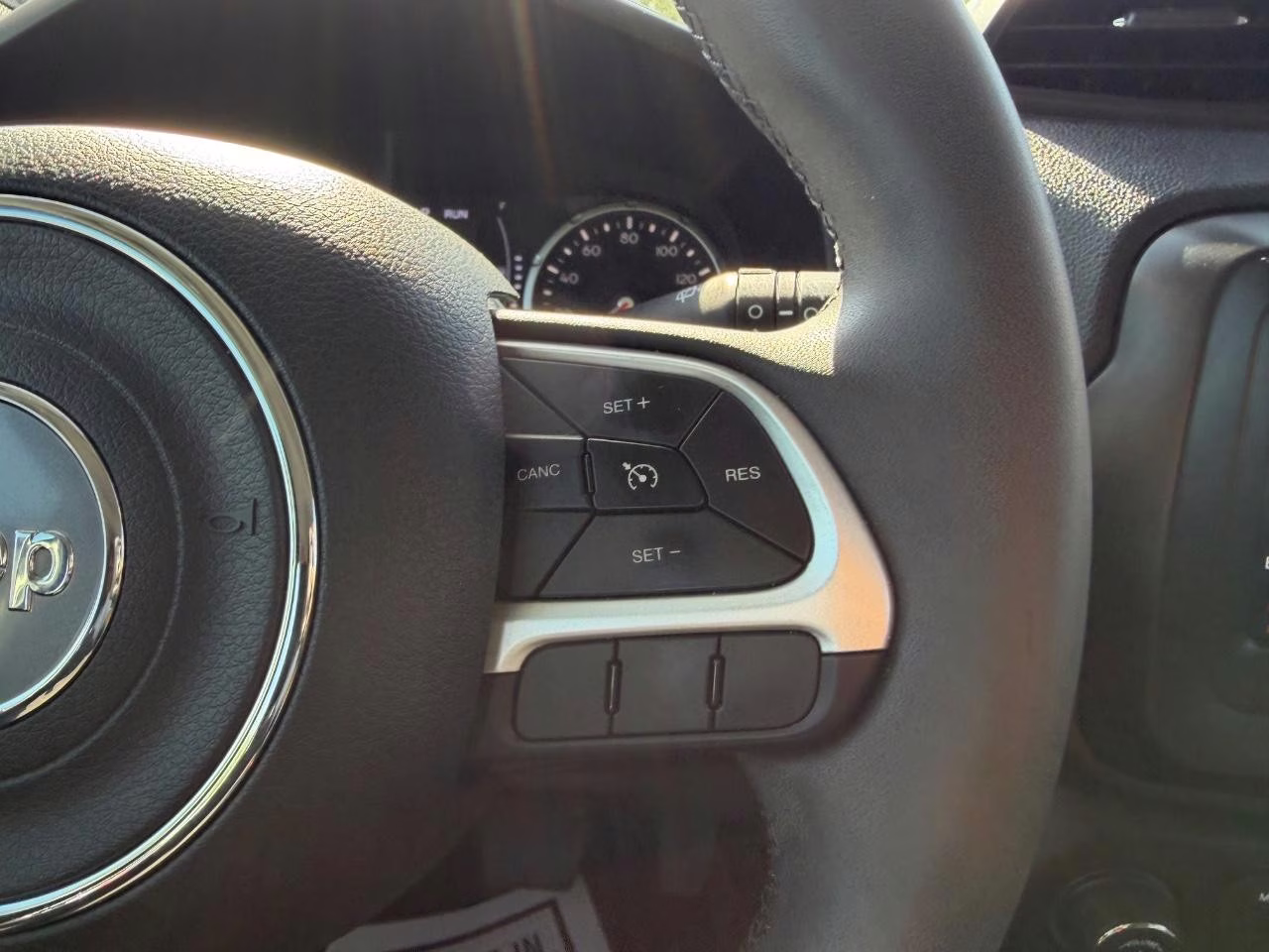 2020 Alpine White Clearcoat Jeep Renegade Latitude FWD SUV