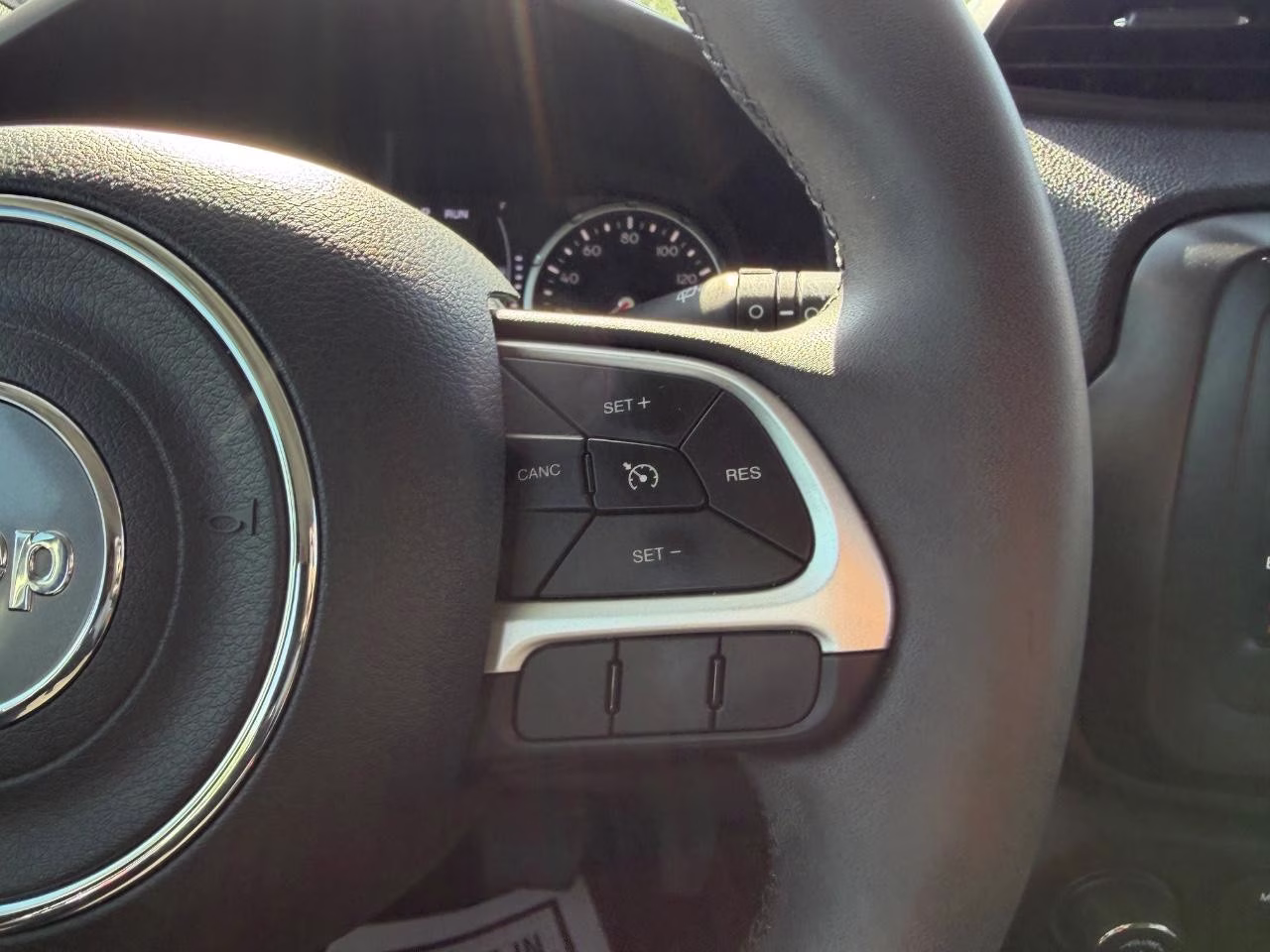 2020 Alpine White Clearcoat Jeep Renegade Latitude FWD SUV