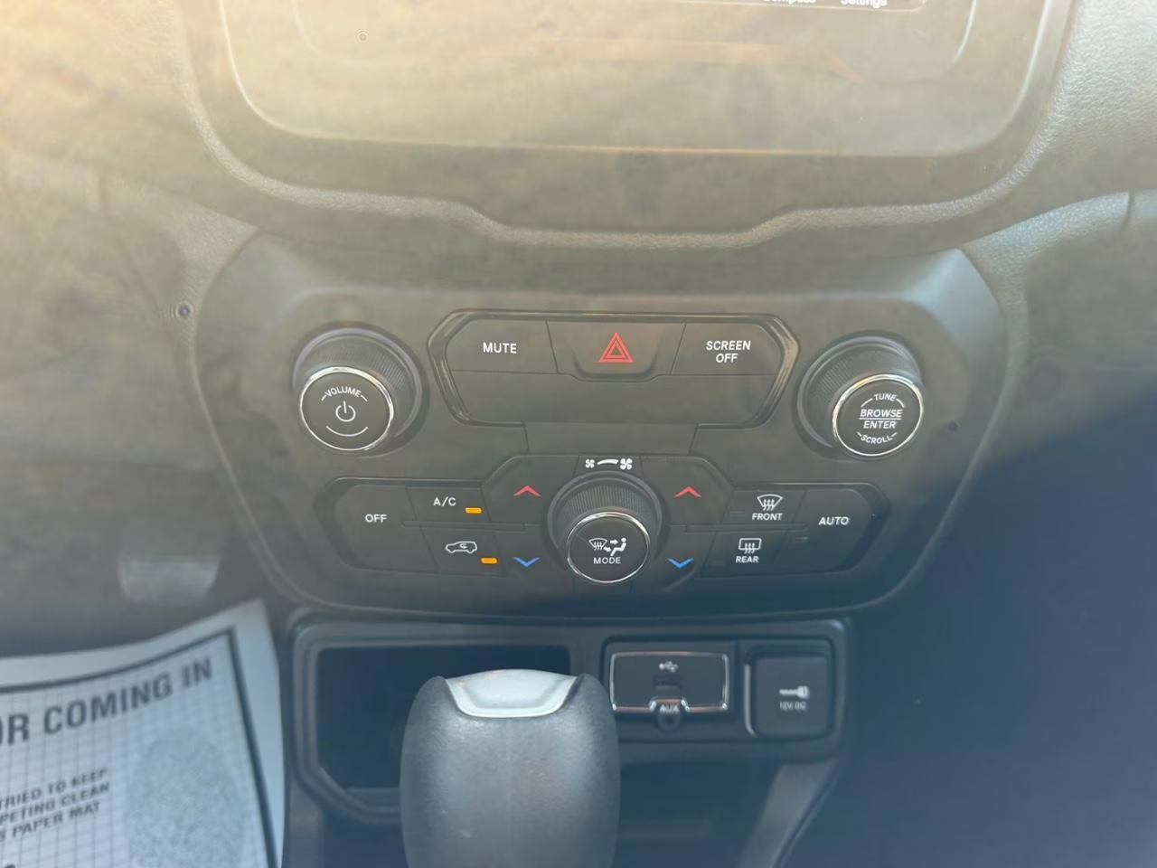 2020 Alpine White Clearcoat Jeep Renegade Latitude FWD SUV