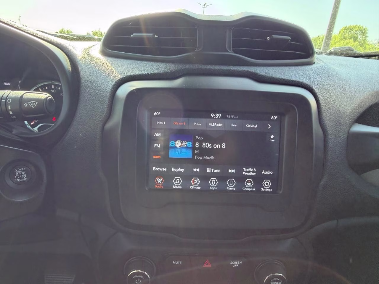 2020 Alpine White Clearcoat Jeep Renegade Latitude FWD SUV