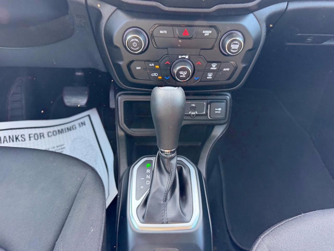 2020 Alpine White Clearcoat Jeep Renegade Latitude FWD SUV