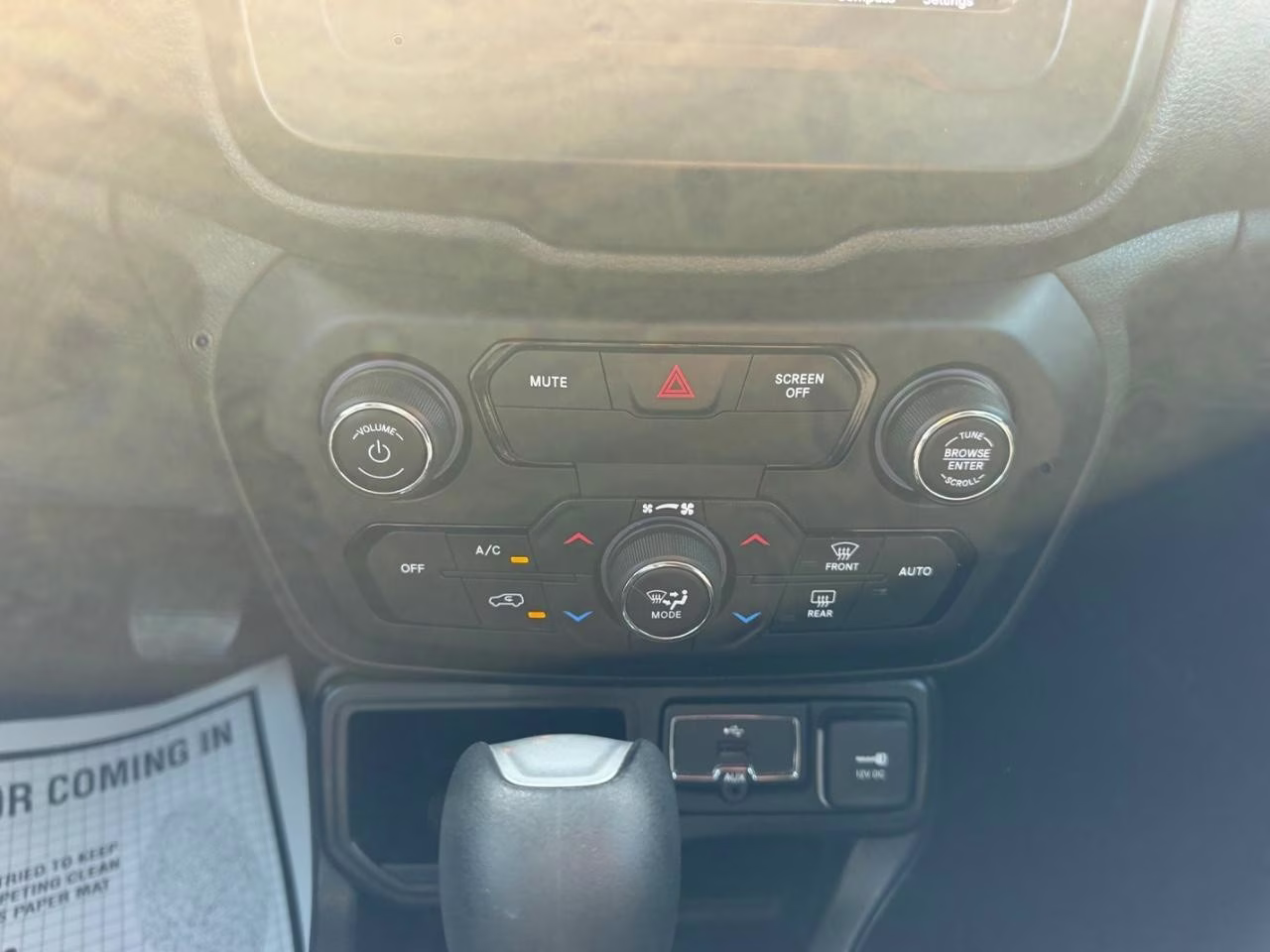 2020 Alpine White Clearcoat Jeep Renegade Latitude FWD SUV