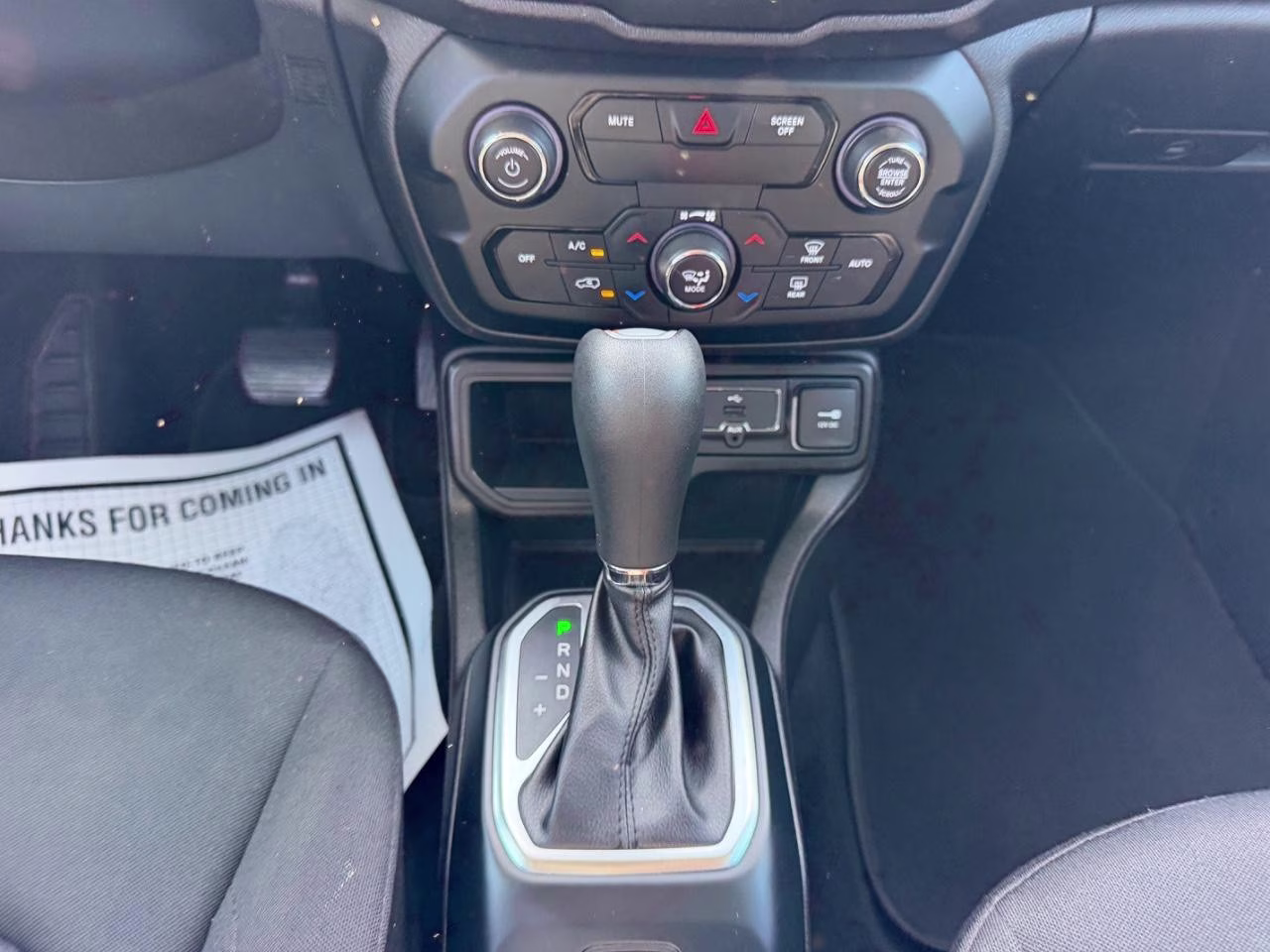 2020 Alpine White Clearcoat Jeep Renegade Latitude FWD SUV