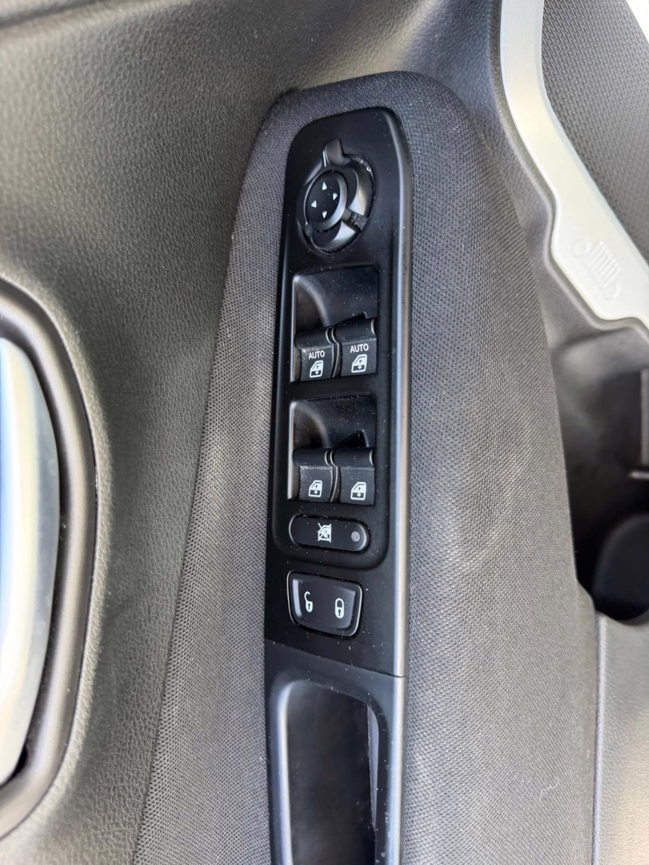 2020 Alpine White Clearcoat Jeep Renegade Latitude FWD SUV