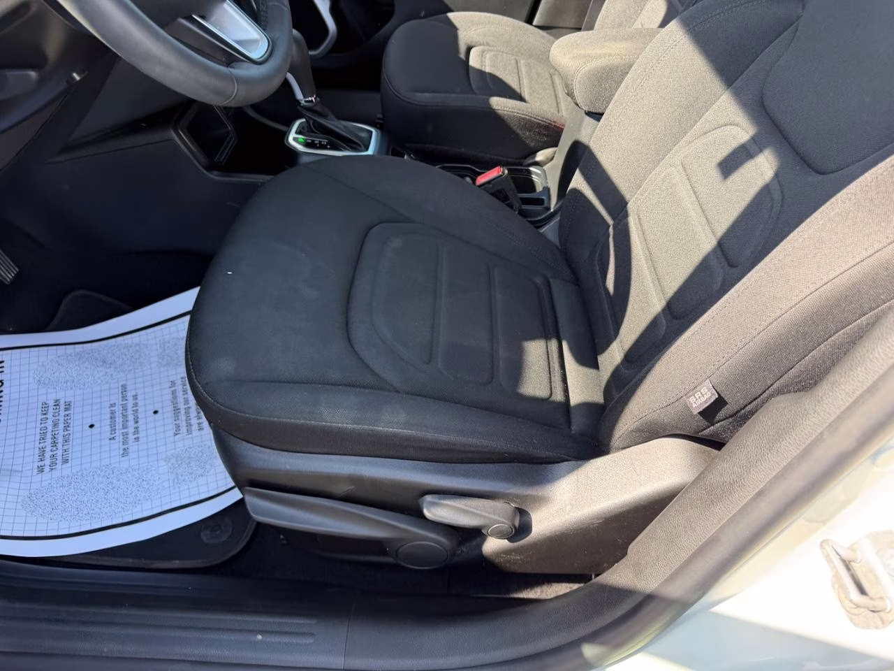 2020 Alpine White Clearcoat Jeep Renegade Latitude FWD SUV