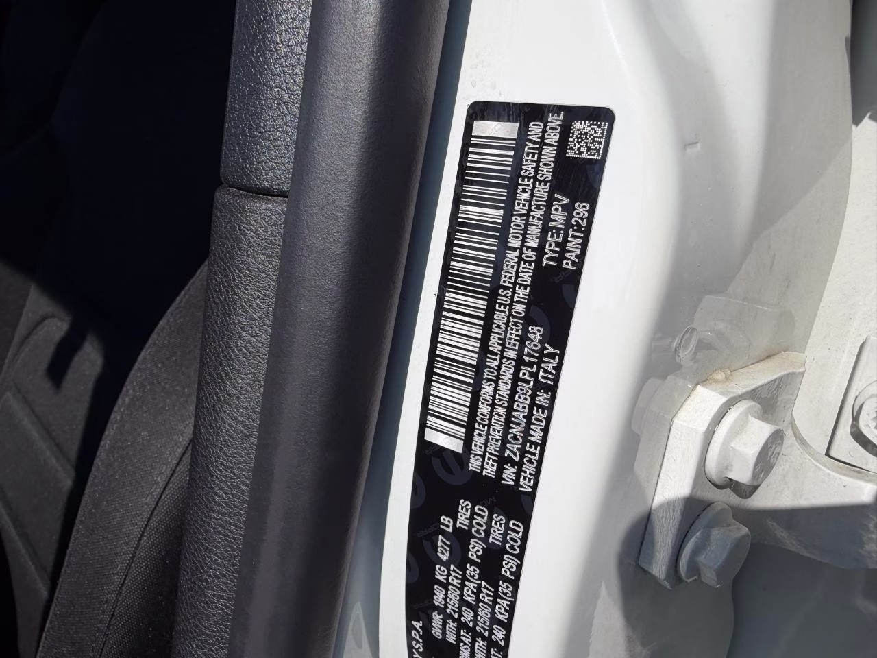 2020 Alpine White Clearcoat Jeep Renegade Latitude FWD SUV