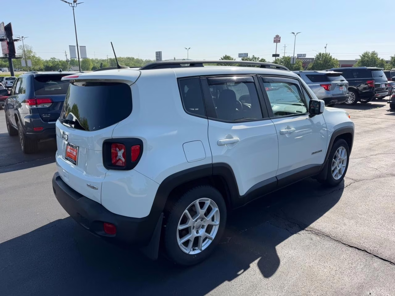 2020 Alpine White Clearcoat Jeep Renegade Latitude FWD SUV