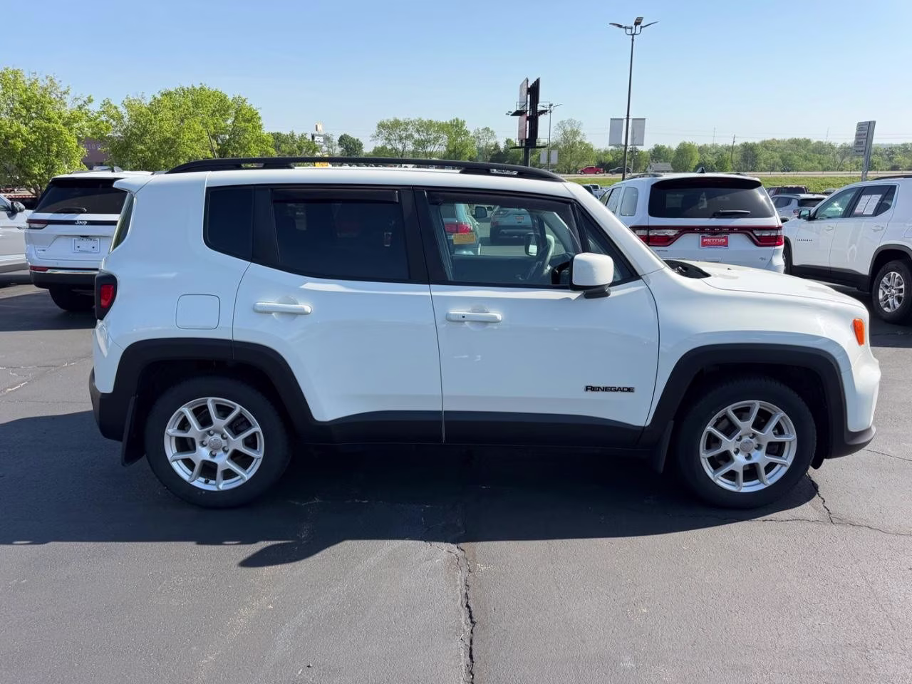 2020 Alpine White Clearcoat Jeep Renegade Latitude FWD SUV