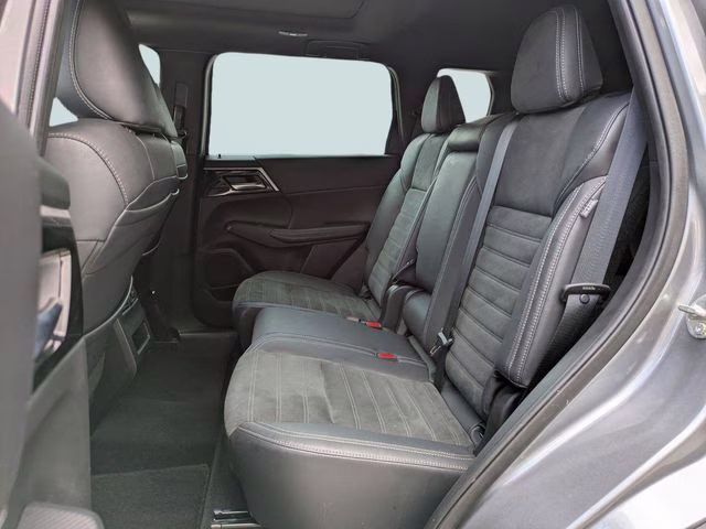 2022 Mercury Gray Metallic Mitsubishi Outlander Black Edition FWD SUV