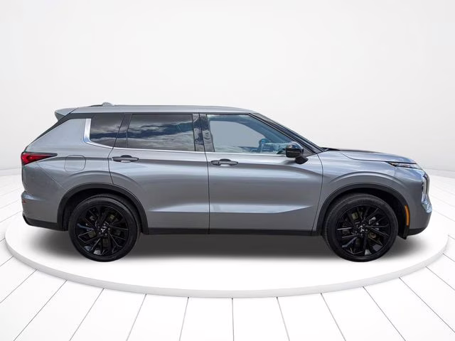 2022 Mercury Gray Metallic Mitsubishi Outlander Black Edition FWD SUV