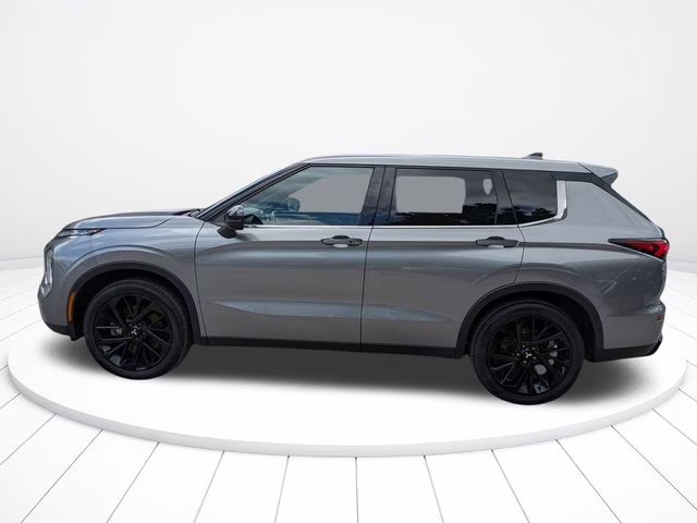 2022 Mercury Gray Metallic Mitsubishi Outlander Black Edition FWD SUV