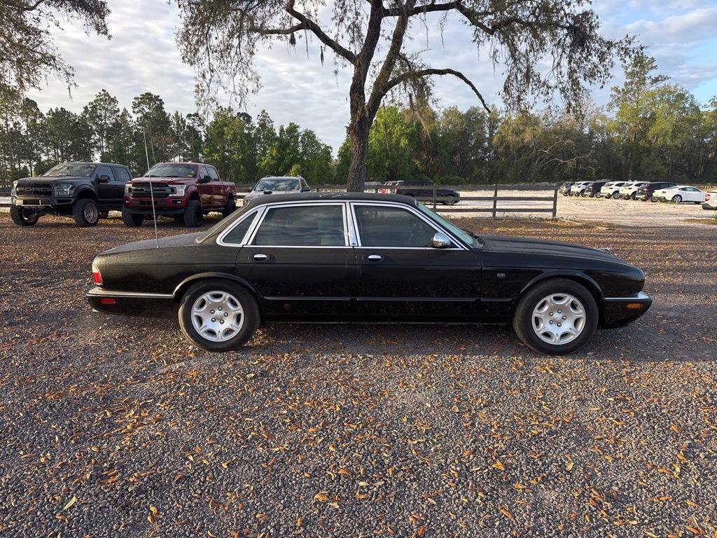 2003 Ebony Jaguar XJ8 Base RWD Sedan