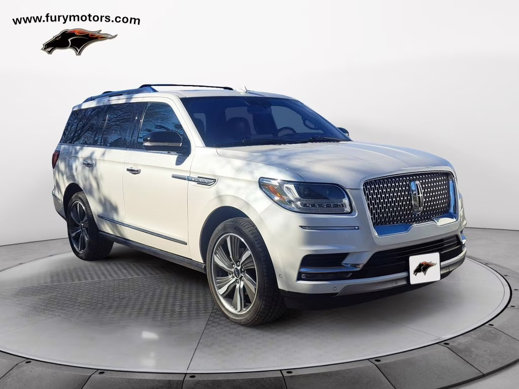 2019 White Platinum Clearcoat Metallic Lincoln Navigator Reserve w/Heavy Duty Trailer Pkg 4X4 SUV