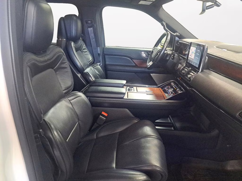 2019 White Platinum Clearcoat Metallic Lincoln Navigator Reserve w/Heavy Duty Trailer Pkg 4X4 SUV