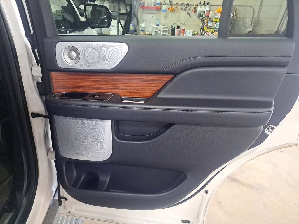 2019 White Platinum Clearcoat Metallic Lincoln Navigator Reserve w/Heavy Duty Trailer Pkg 4X4 SUV