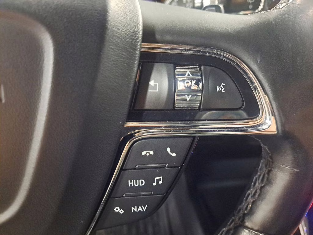 2019 White Platinum Clearcoat Metallic Lincoln Navigator Reserve w/Heavy Duty Trailer Pkg 4X4 SUV