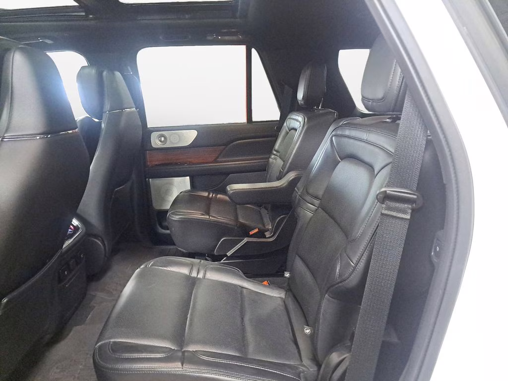 2019 White Platinum Clearcoat Metallic Lincoln Navigator Reserve w/Heavy Duty Trailer Pkg 4X4 SUV