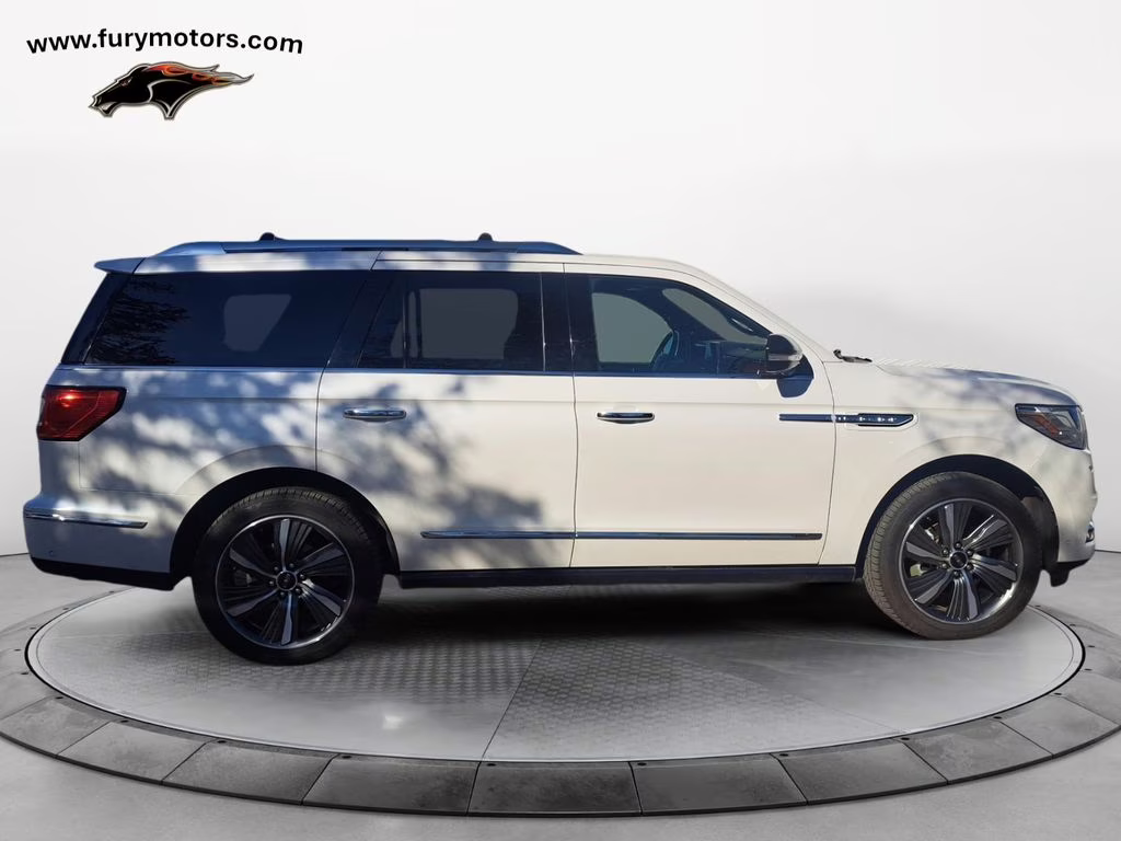 2019 White Platinum Clearcoat Metallic Lincoln Navigator Reserve w/Heavy Duty Trailer Pkg 4X4 SUV
