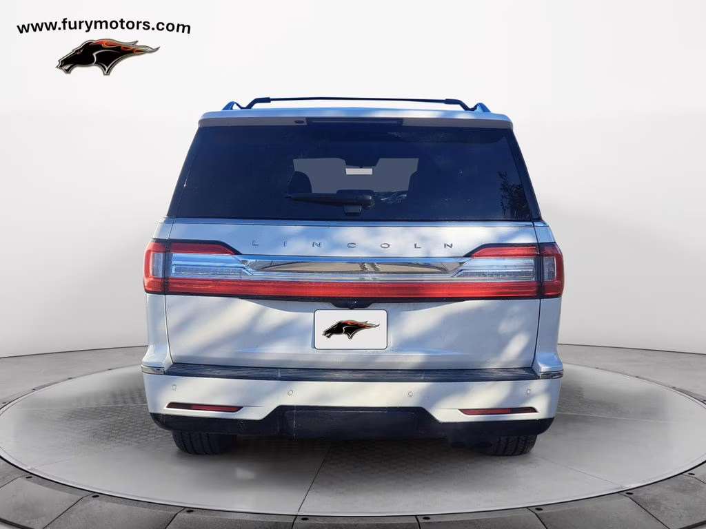 2019 White Platinum Clearcoat Metallic Lincoln Navigator Reserve w/Heavy Duty Trailer Pkg 4X4 SUV
