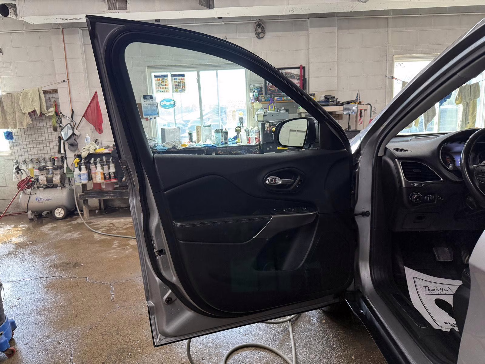 2019 Billet Silver Metallic Clearcoat Jeep Cherokee Limited 4X4 SUV