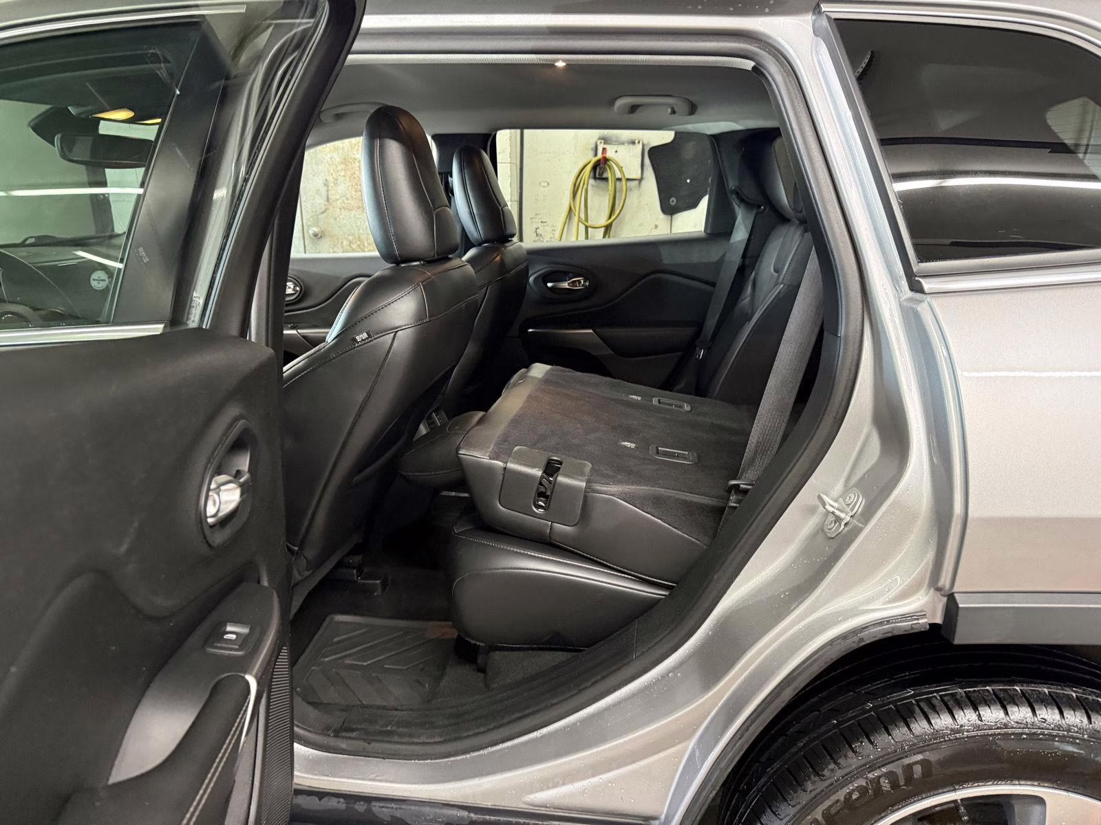 2019 Billet Silver Metallic Clearcoat Jeep Cherokee Limited 4X4 SUV