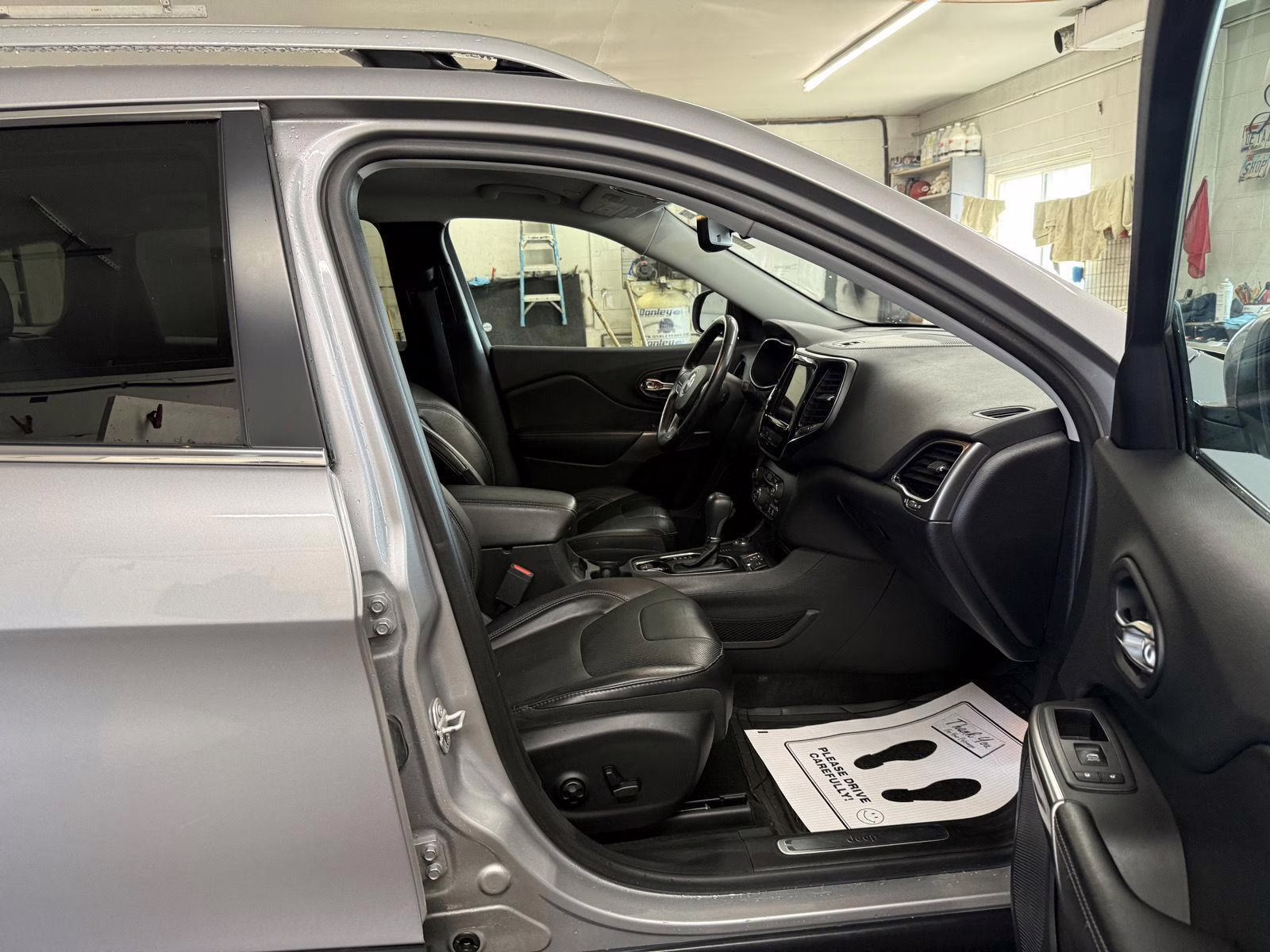 2019 Billet Silver Metallic Clearcoat Jeep Cherokee Limited 4X4 SUV