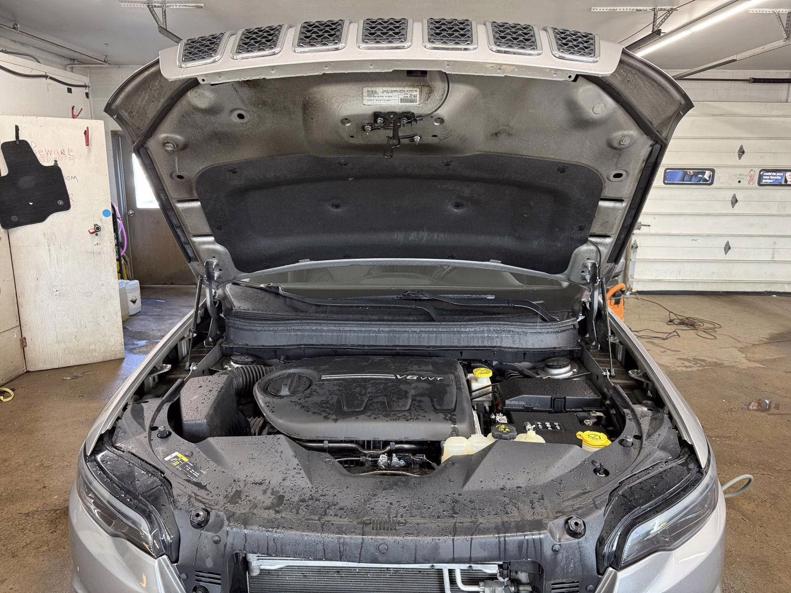 2019 Billet Silver Metallic Clearcoat Jeep Cherokee Limited 4X4 SUV