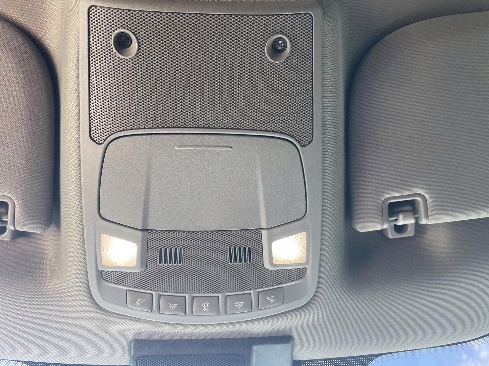 2022 Oxford White Ford Super Duty F-250 SRW XLT 4X4 Truck