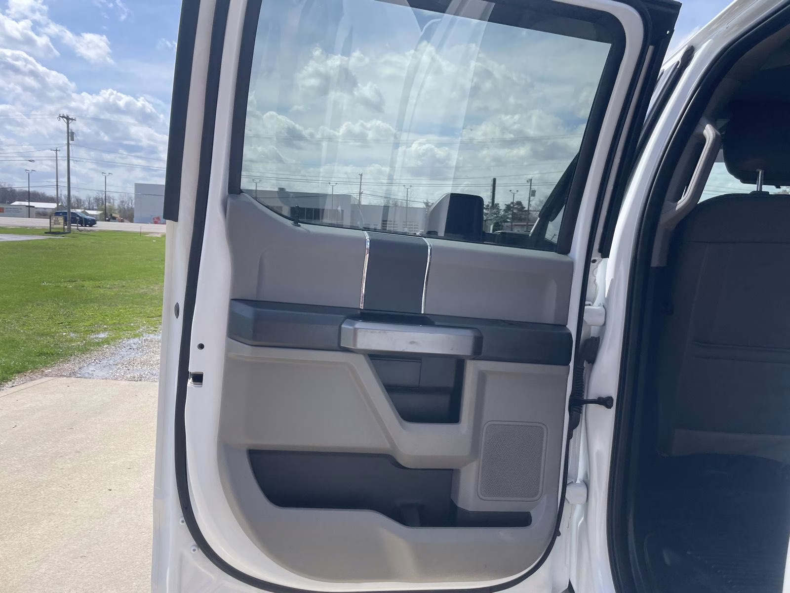 2022 Oxford White Ford Super Duty F-250 SRW XLT 4X4 Truck