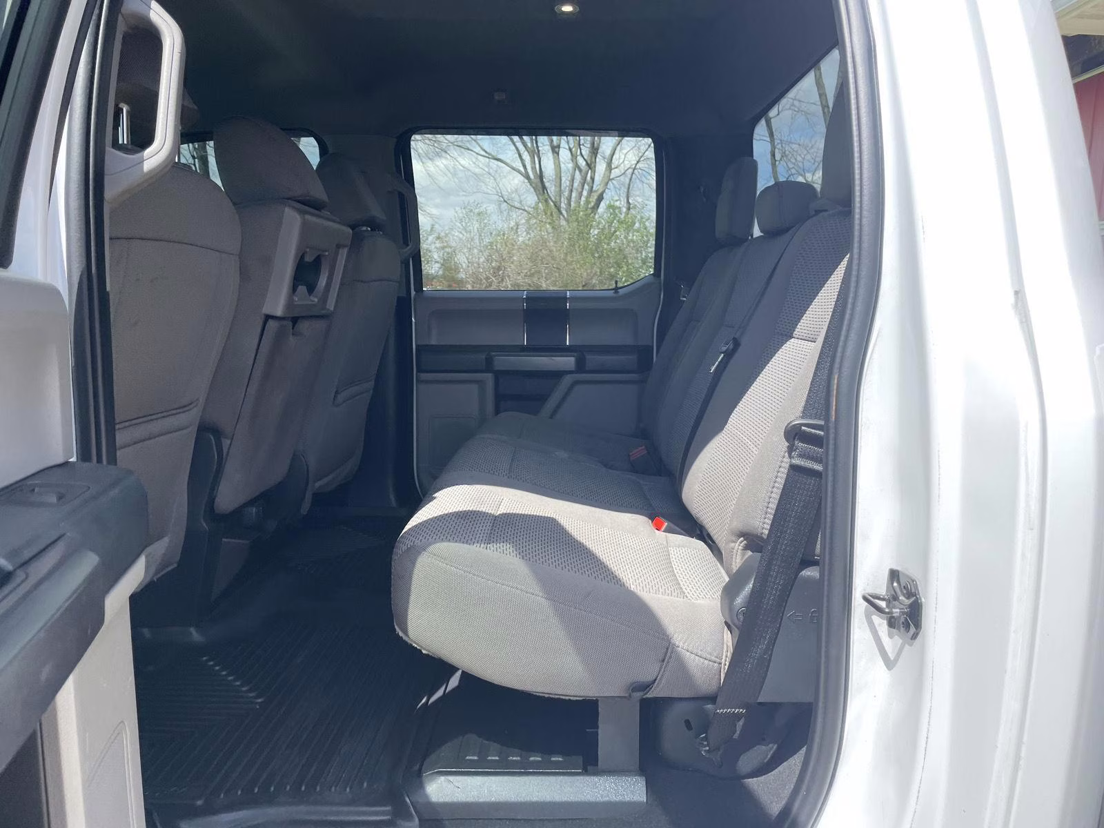 2022 Oxford White Ford Super Duty F-250 SRW XLT 4X4 Truck