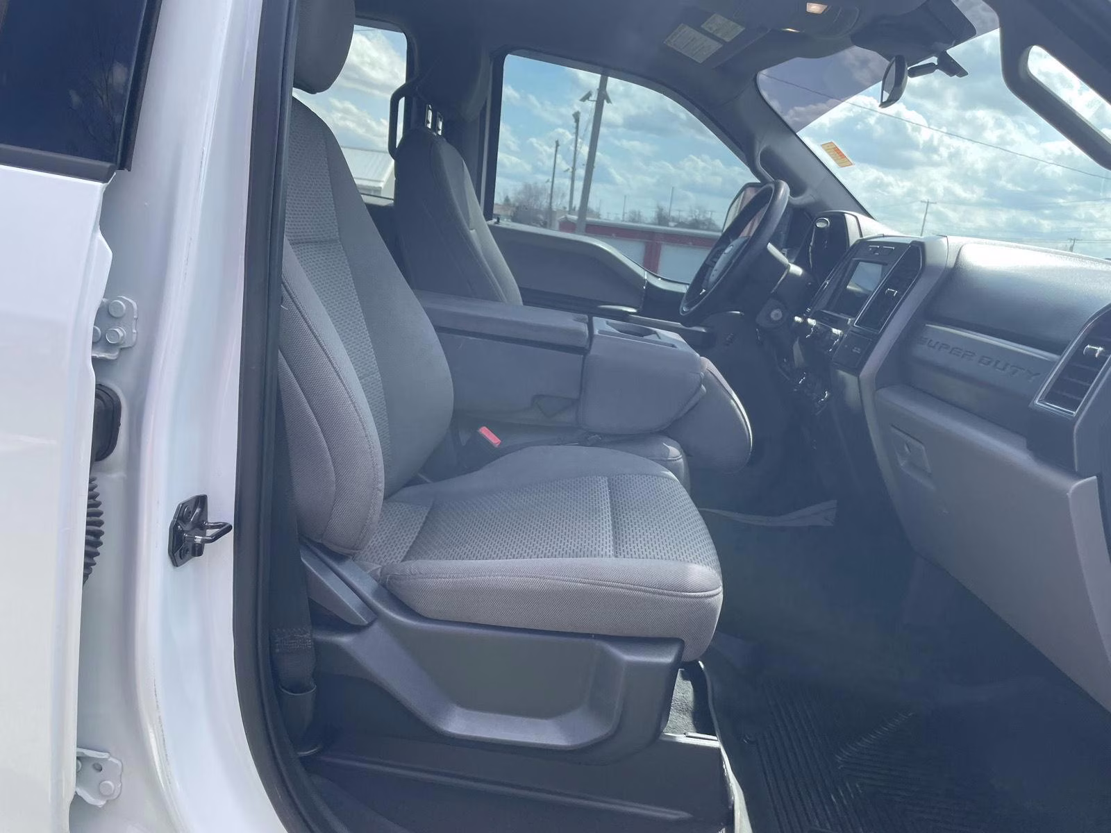 2022 Oxford White Ford Super Duty F-250 SRW XLT 4X4 Truck