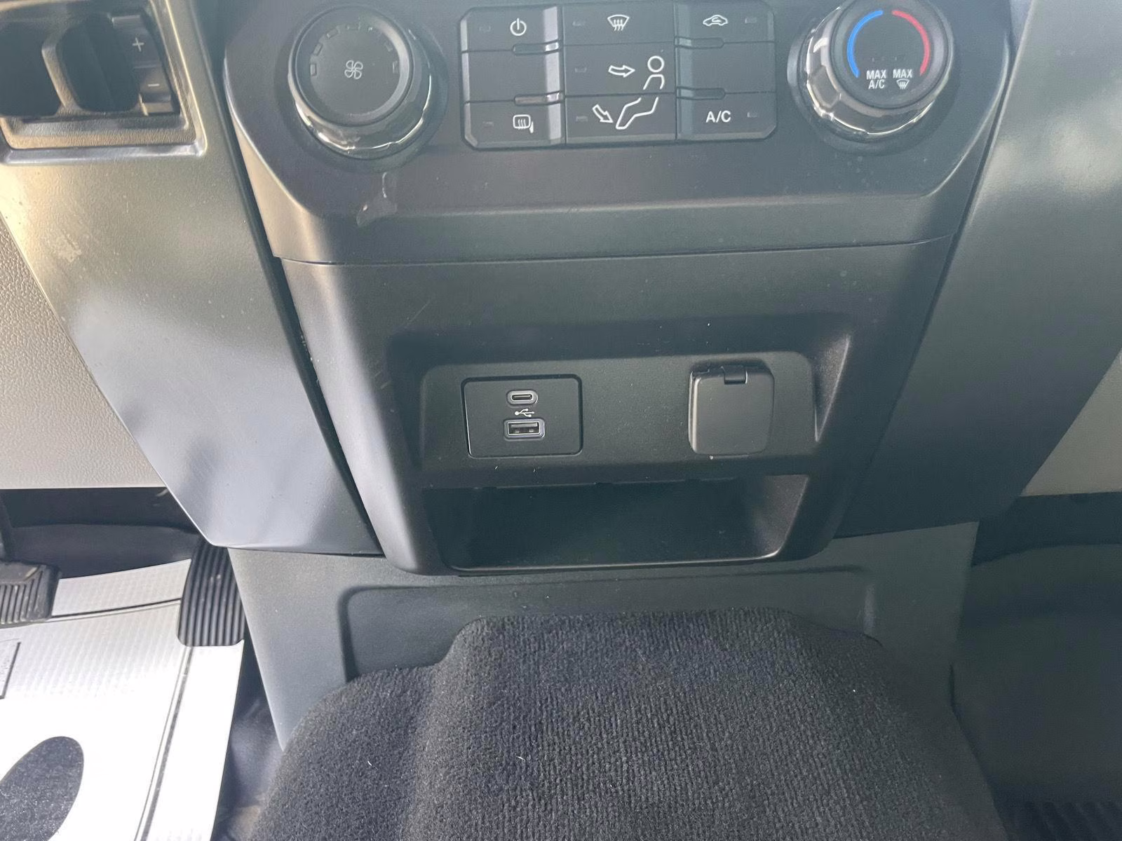 2022 Oxford White Ford Super Duty F-250 SRW XLT 4X4 Truck