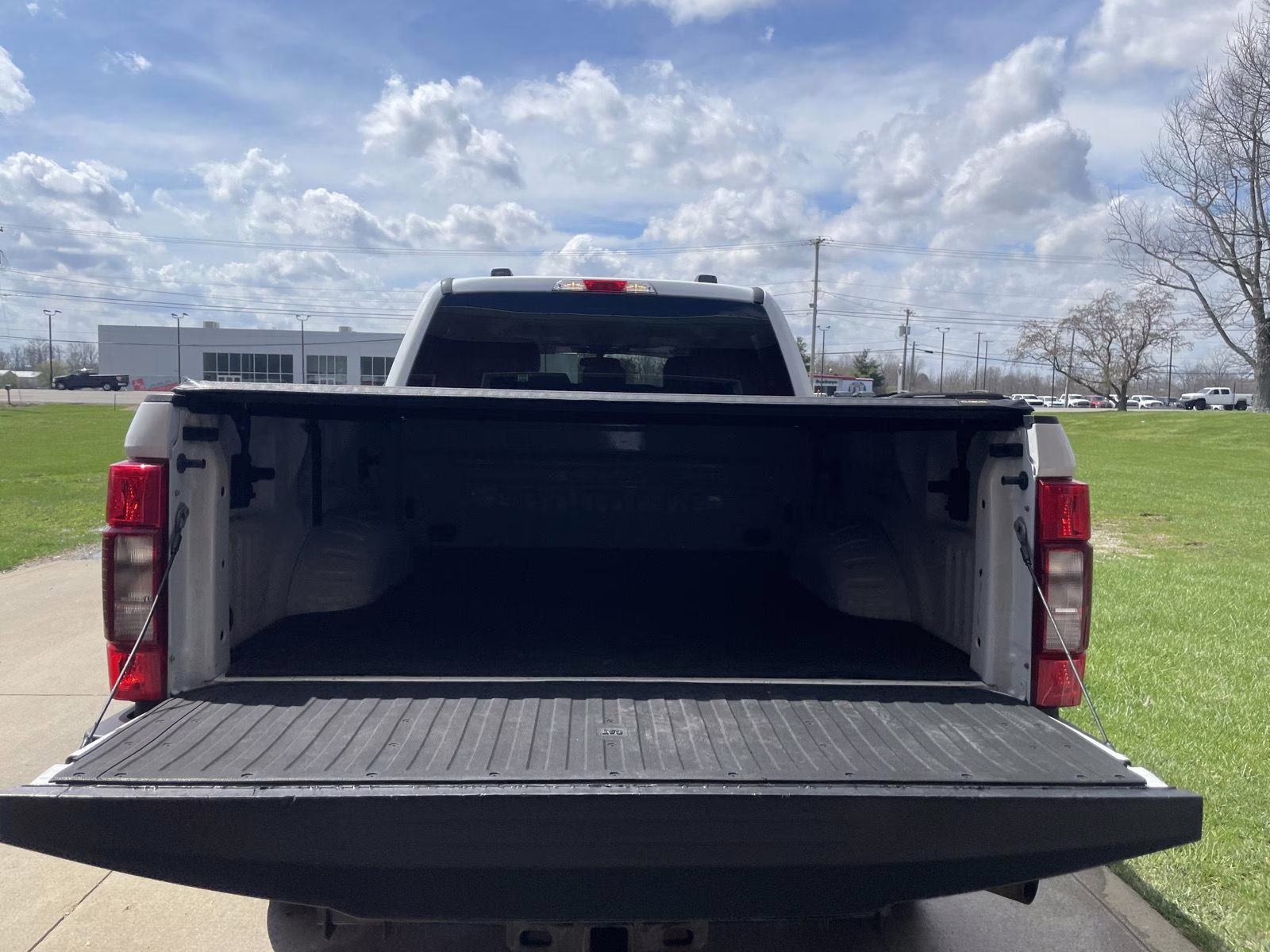 2022 Oxford White Ford Super Duty F-250 SRW XLT 4X4 Truck