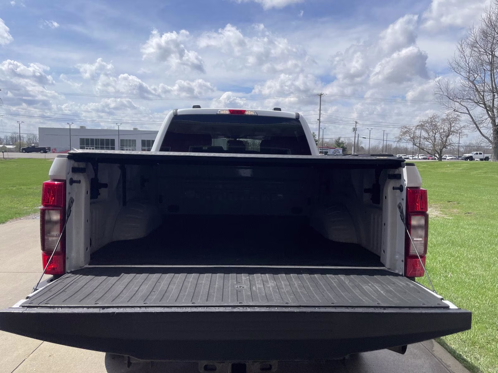 2022 Oxford White Ford Super Duty F-250 SRW XLT 4X4 Truck