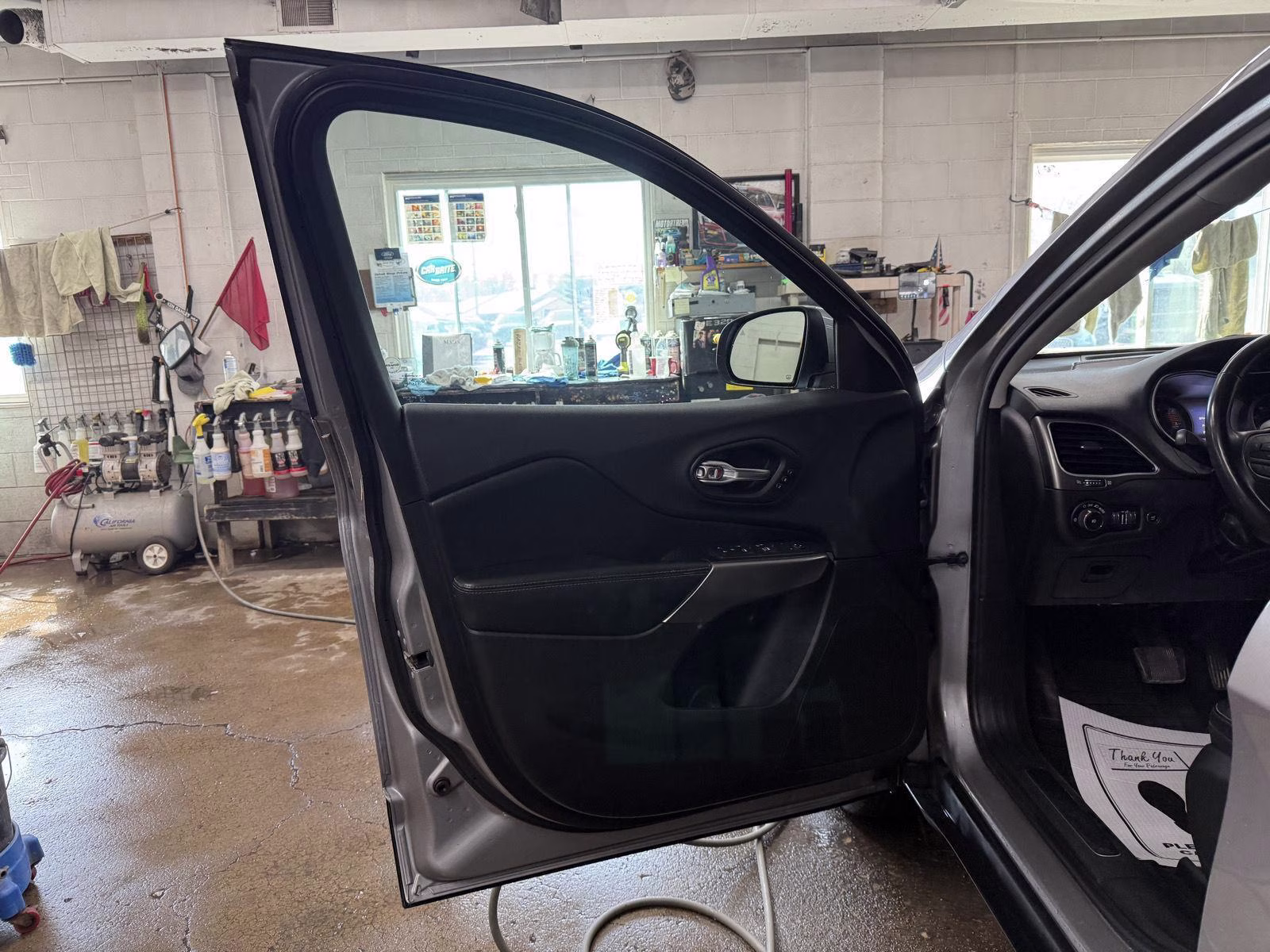 2019 Billet Silver Metallic Clearcoat Jeep Cherokee Limited 4X4 SUV