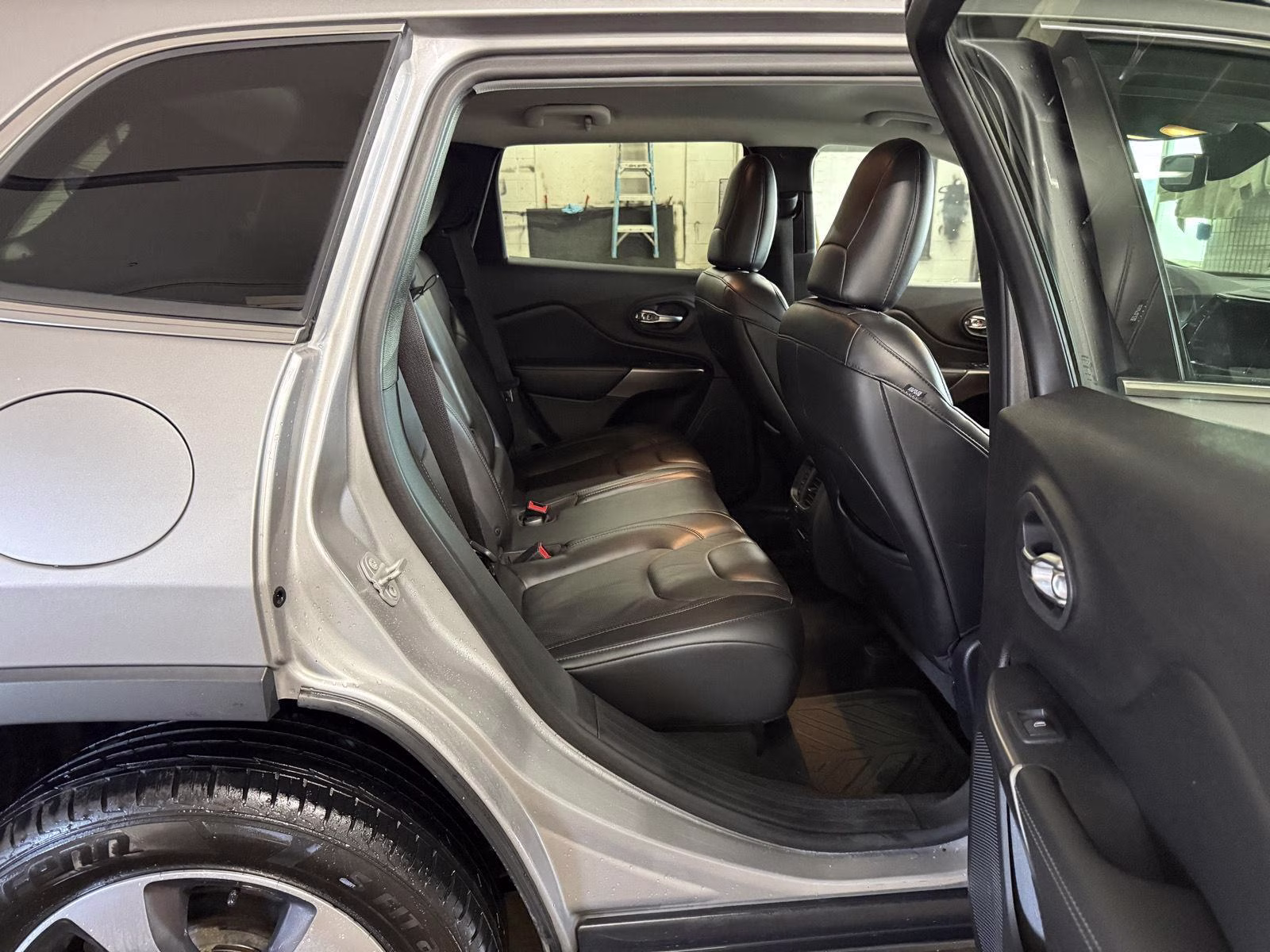 2019 Billet Silver Metallic Clearcoat Jeep Cherokee Limited 4X4 SUV
