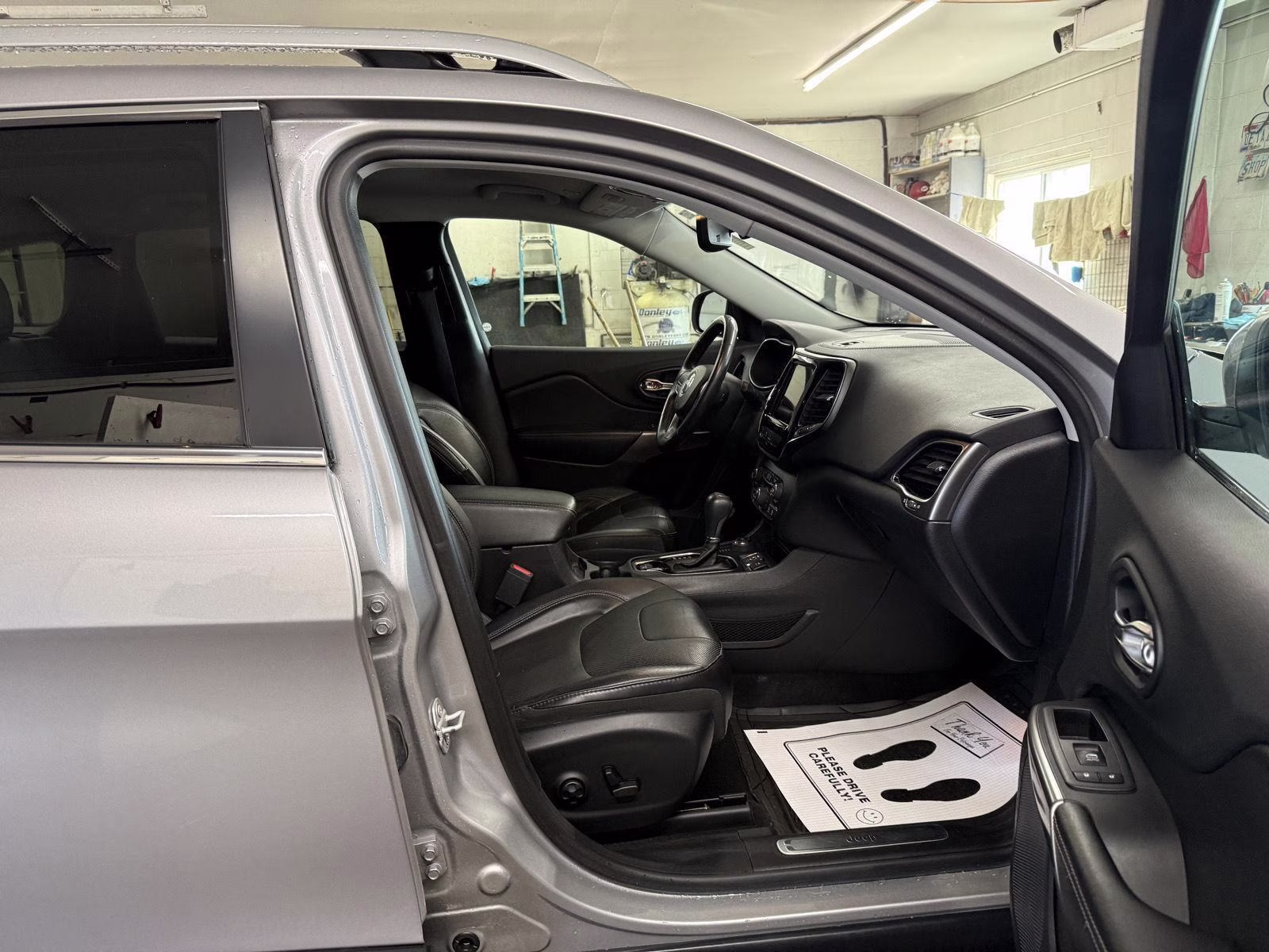 2019 Billet Silver Metallic Clearcoat Jeep Cherokee Limited 4X4 SUV
