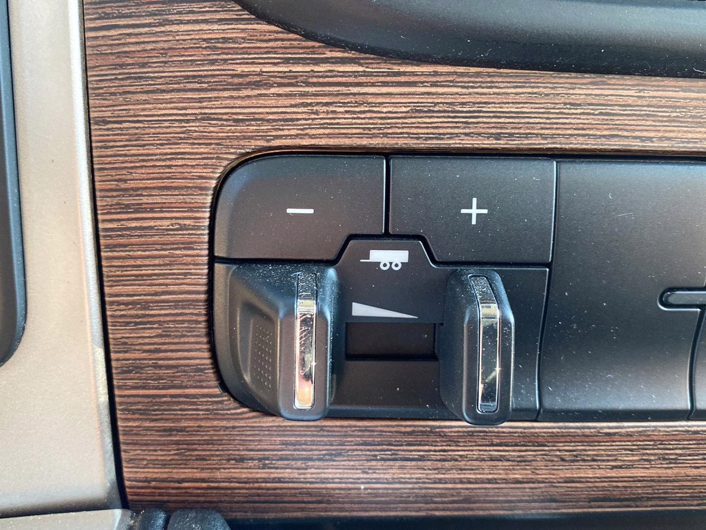 2018 Brilliant Black Crystal Pearlcoat Ram 2500 Laramie 4X4 Truck