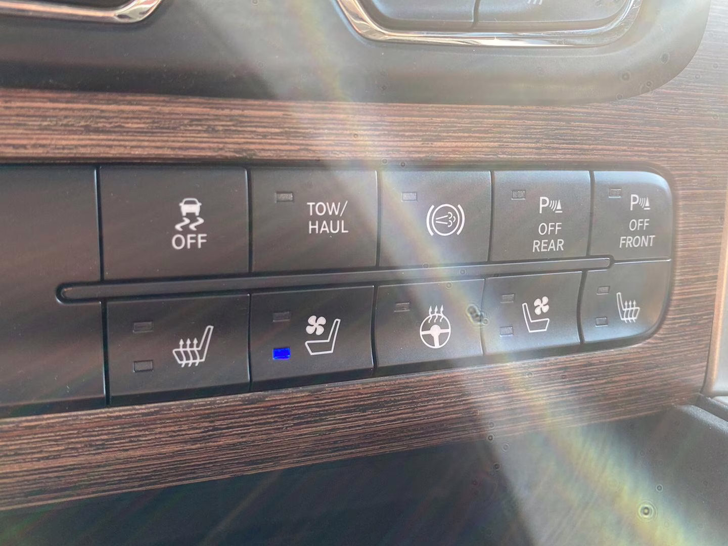 2018 Brilliant Black Crystal Pearlcoat Ram 2500 Laramie 4X4 Truck