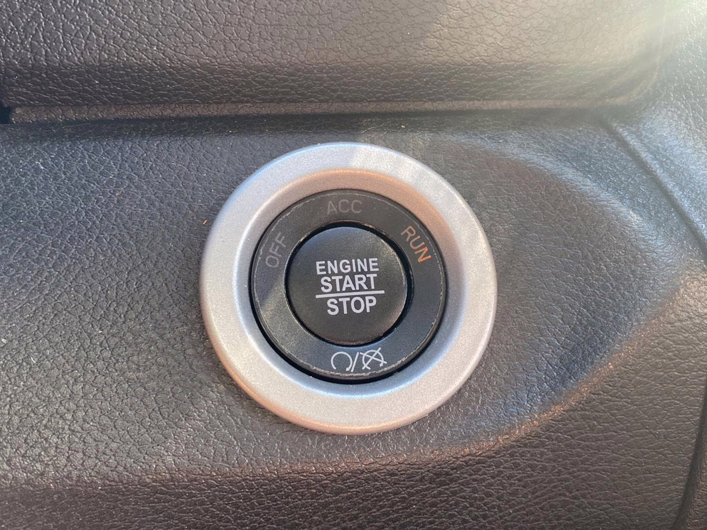 2018 Brilliant Black Crystal Pearlcoat Ram 2500 Laramie 4X4 Truck