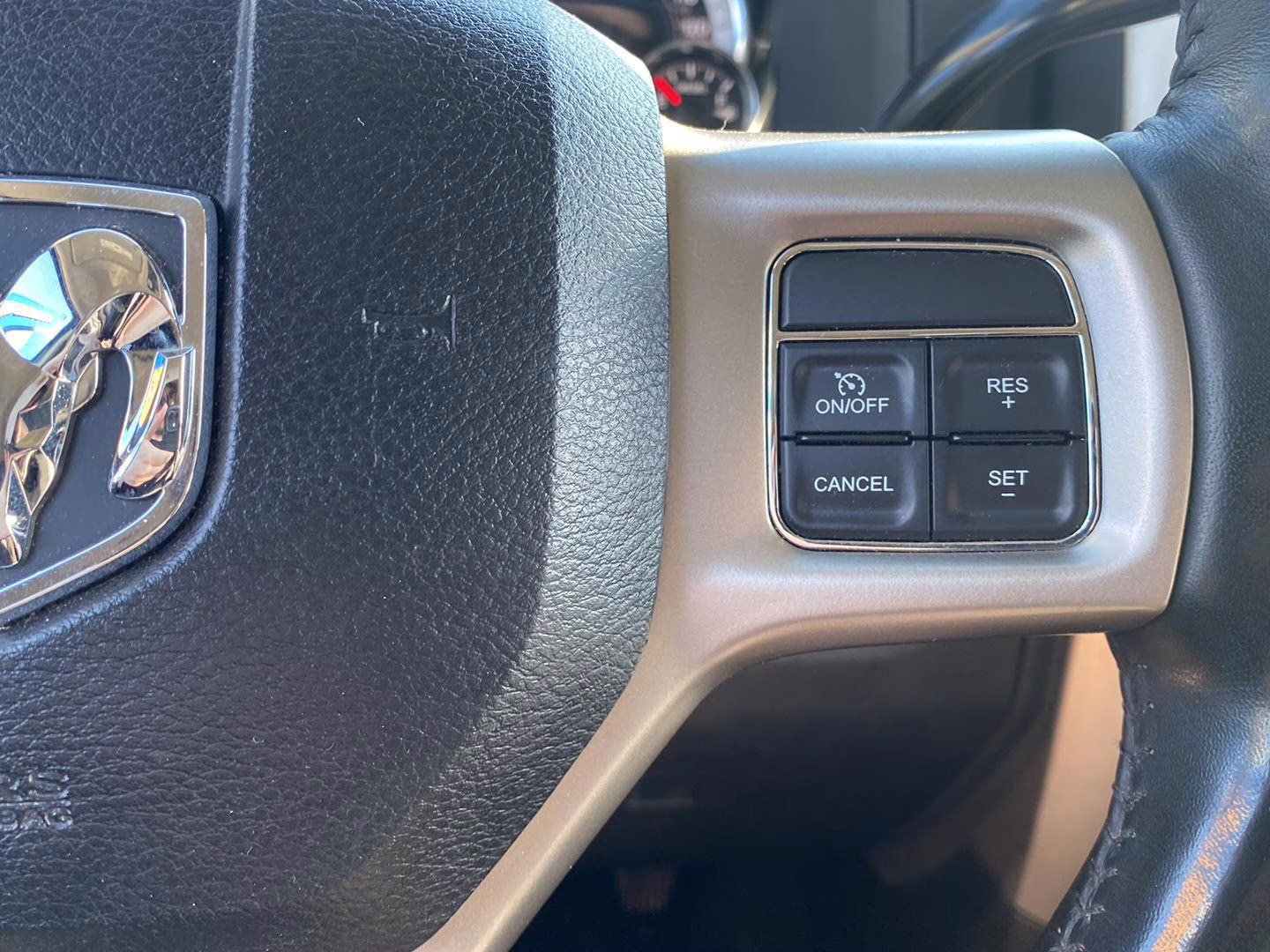 2018 Brilliant Black Crystal Pearlcoat Ram 2500 Laramie 4X4 Truck