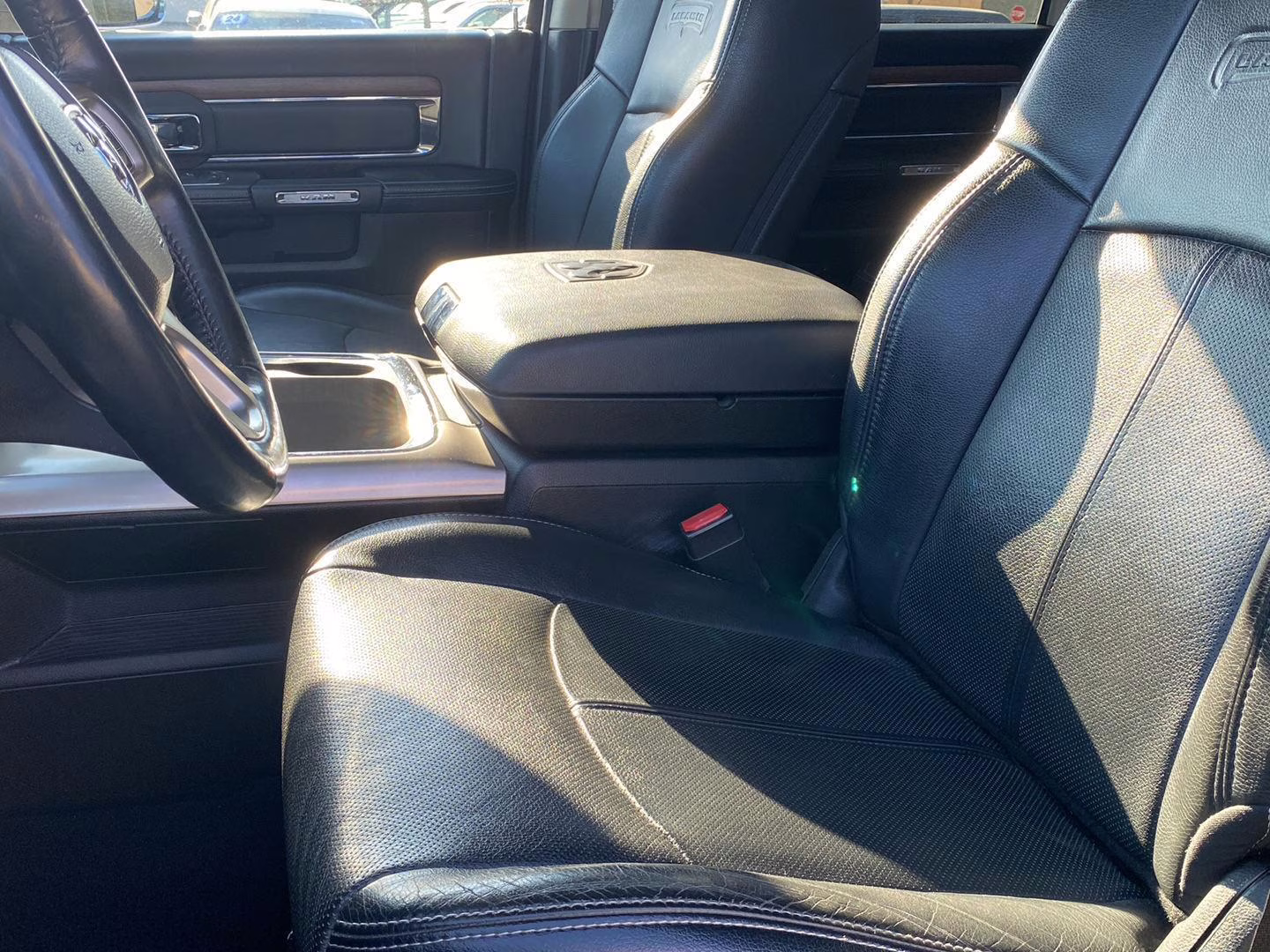 2018 Brilliant Black Crystal Pearlcoat Ram 2500 Laramie 4X4 Truck