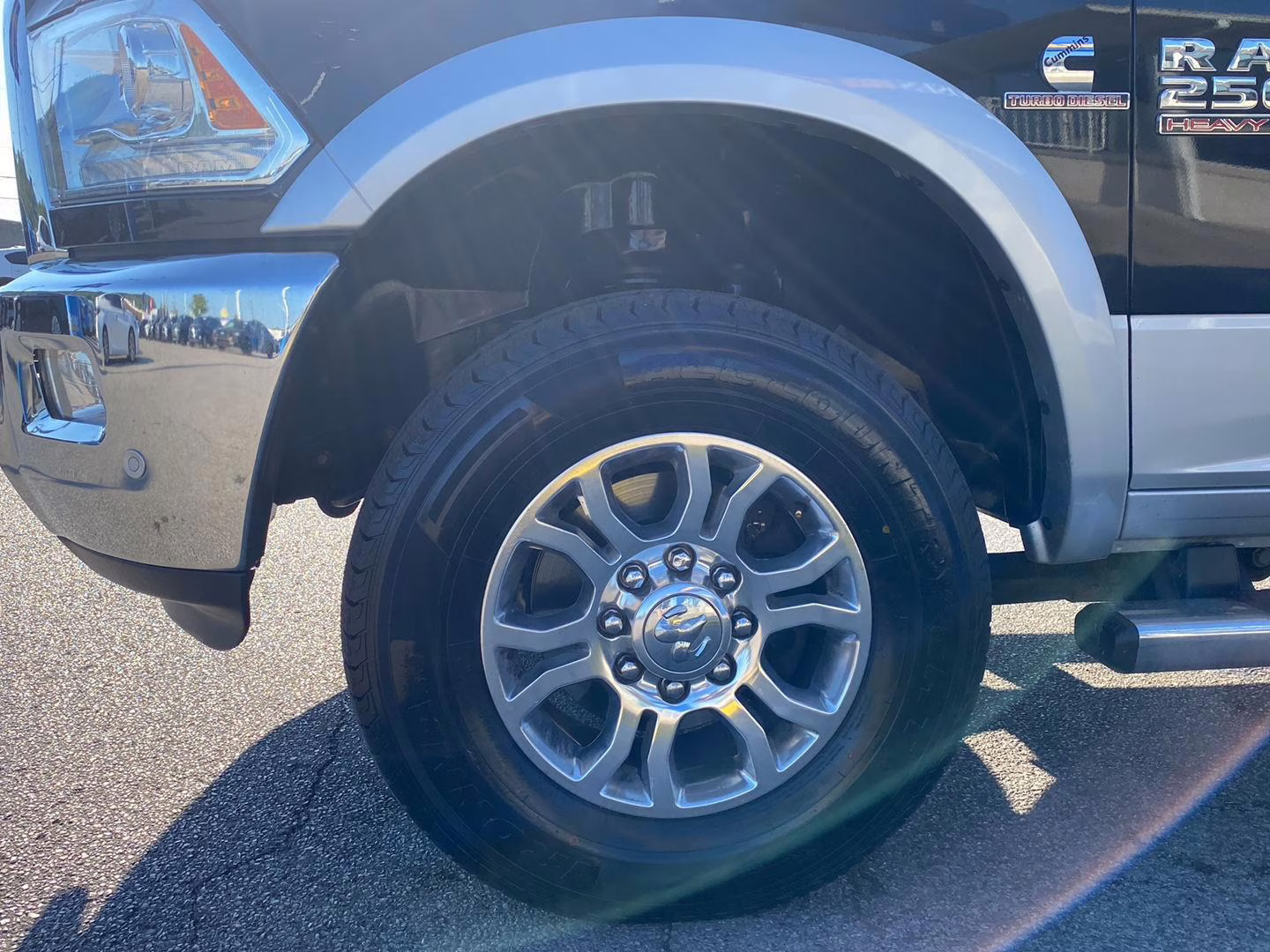 2018 Brilliant Black Crystal Pearlcoat Ram 2500 Laramie 4X4 Truck